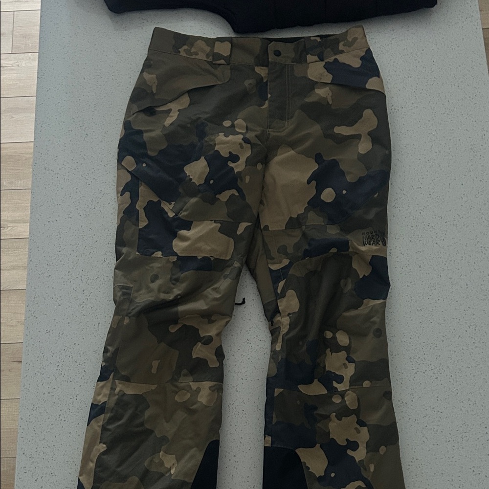 Mountain Hardwear Men's Camo Cargo Pants - Green and Brown